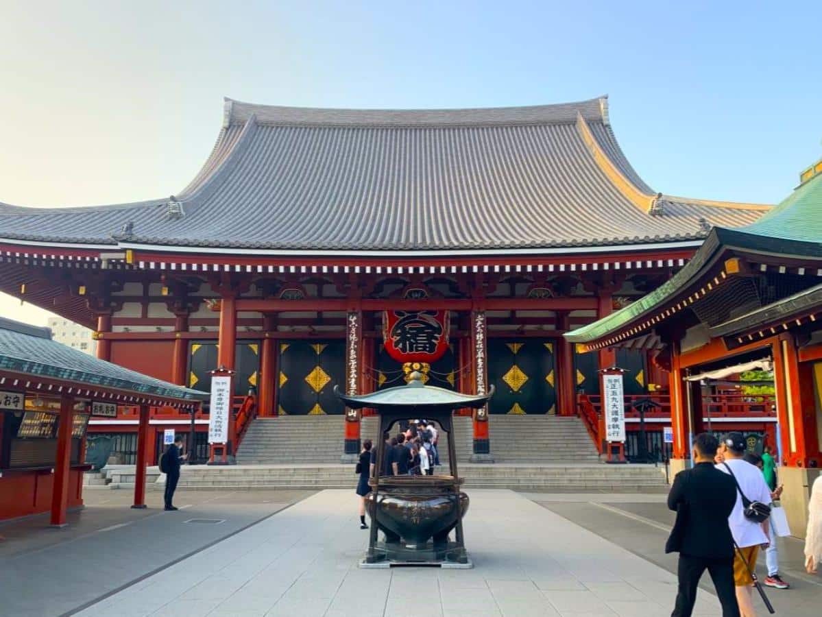 the main hall at Senso-ji temple Tokyo