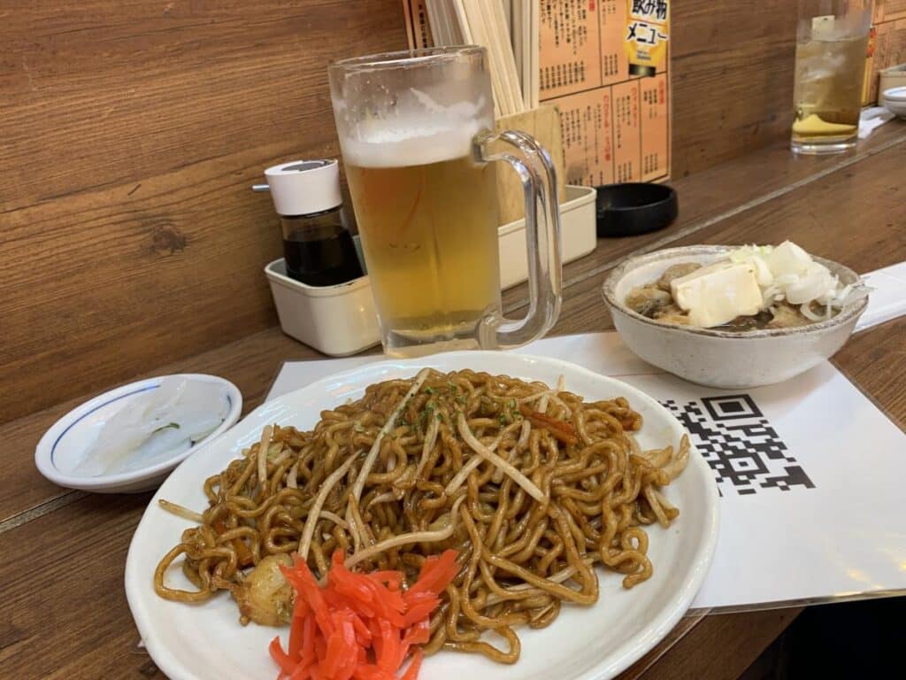 Plate of yakisoba with a beer in an ~izakaya in Hoppy Street Asakusa