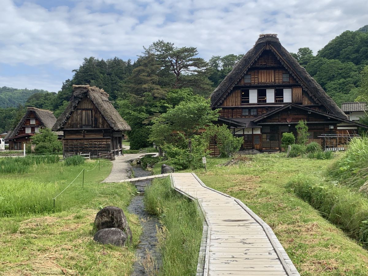 Pointy roofed houses in Shirakawago