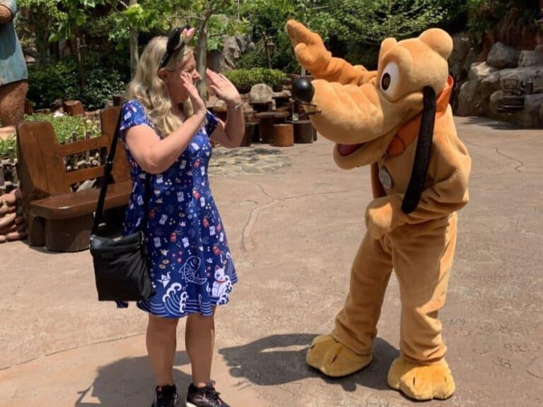 What to Wear to Tokyo Disney