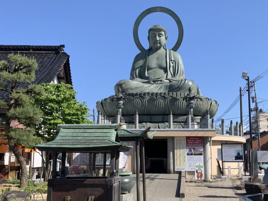 The large buddha statue in Takaoka 