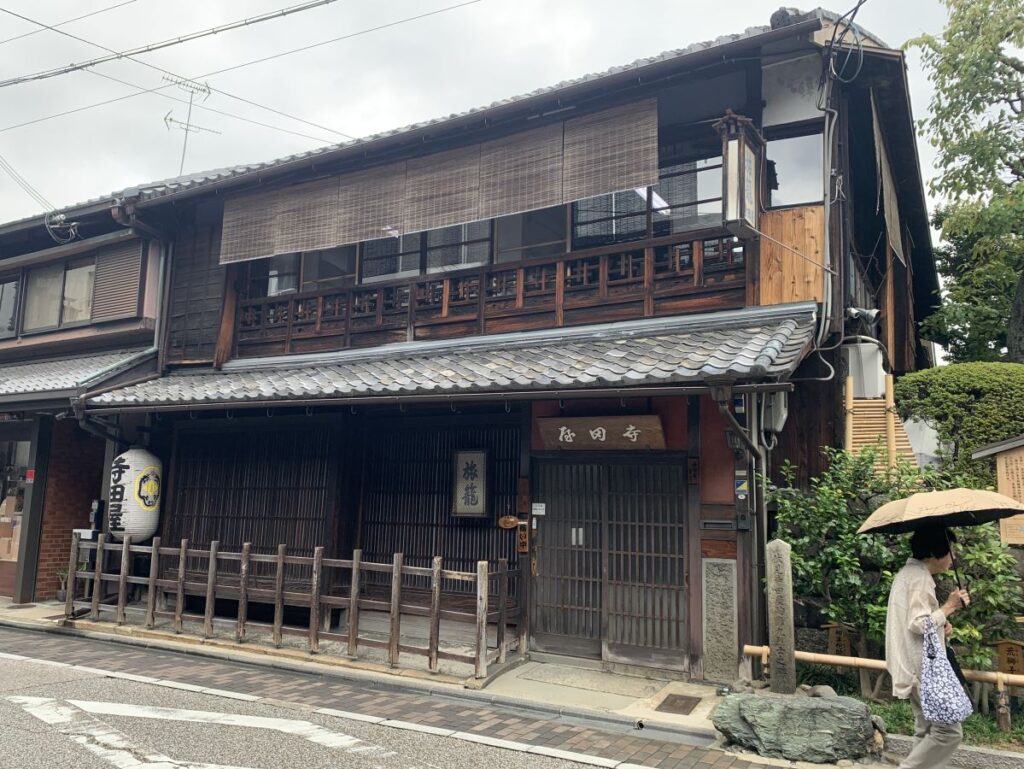Famous ryokan in the Fushimi Sake district