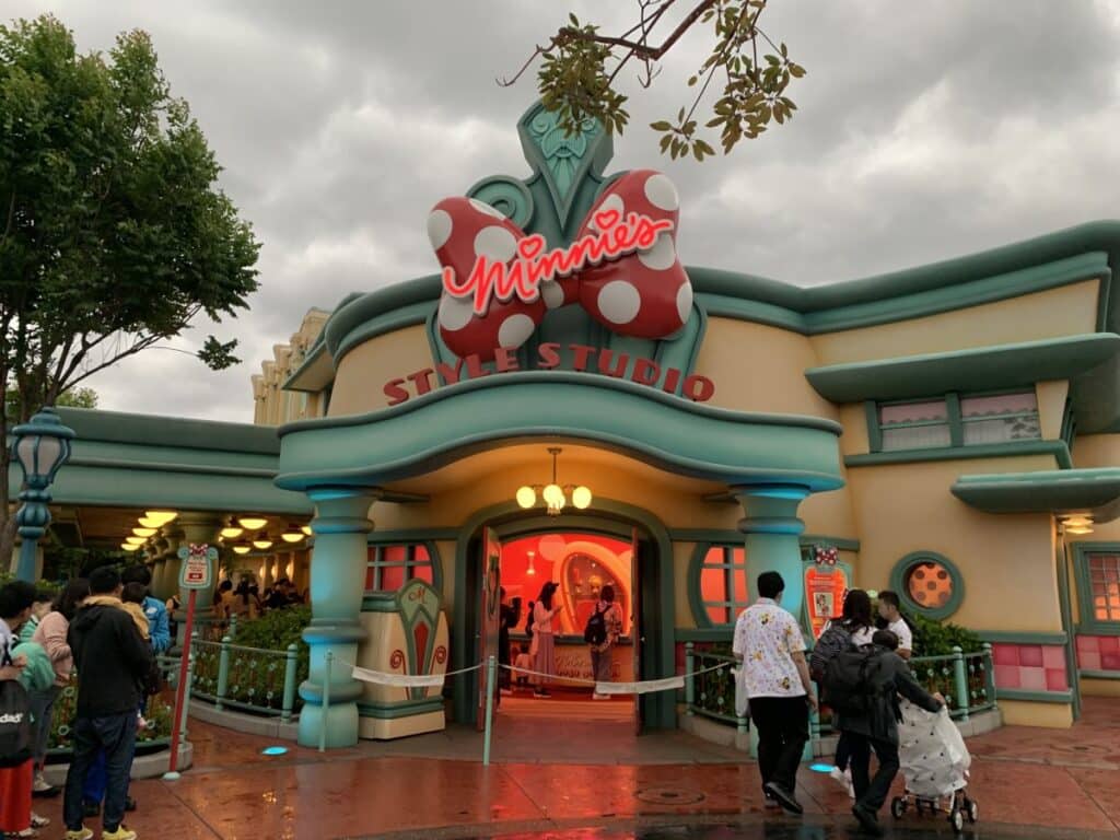 Building with a giant Minnie Mouse bow in Tokyo Disneyland - this is where you can meet Minnie Mouse