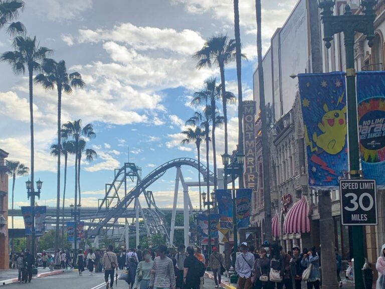view of street in USJ Showing Hollywood Dream ride