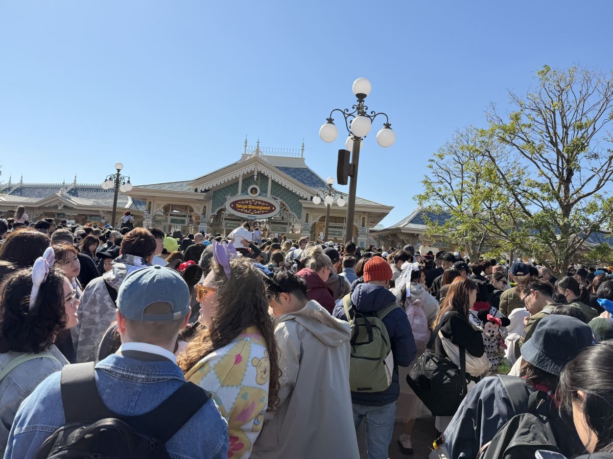 queue for Happy Entry at Tokyo Disneyland