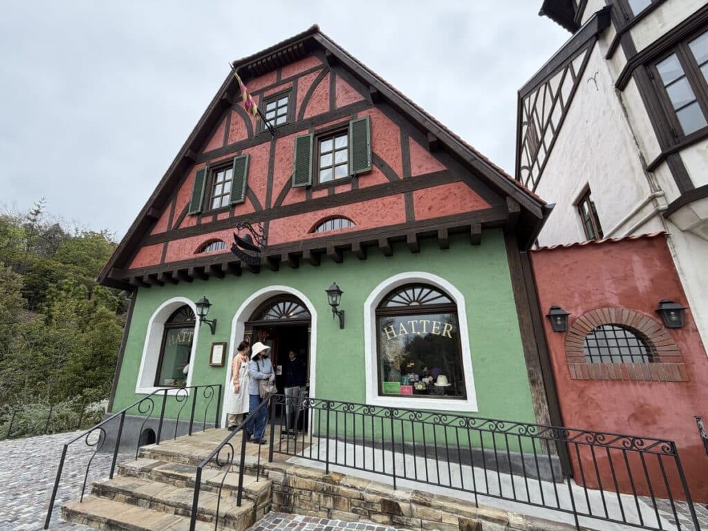 Building based on Sophie's Hat Shop in Howl's Moving Castle at Ghibli Park/.