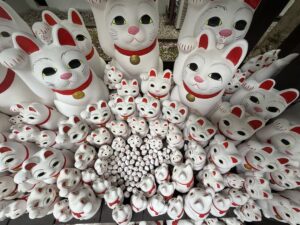 White waving cats at Gotokuji in Tokyo