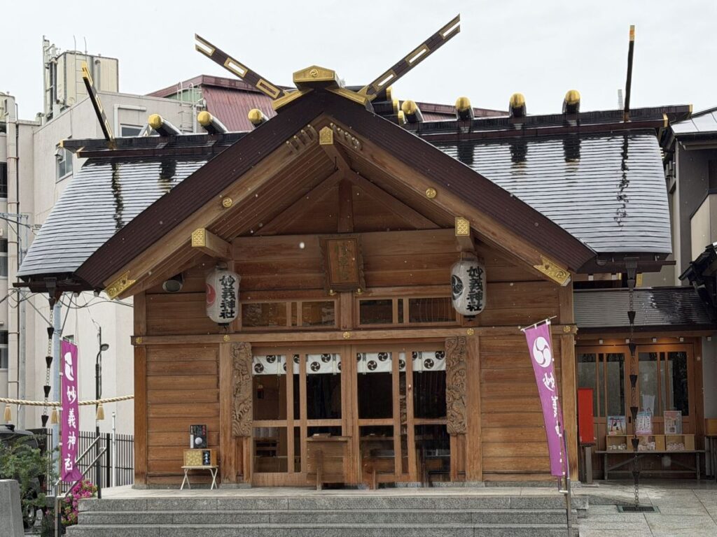Main prayer building of Komagome Shrine
