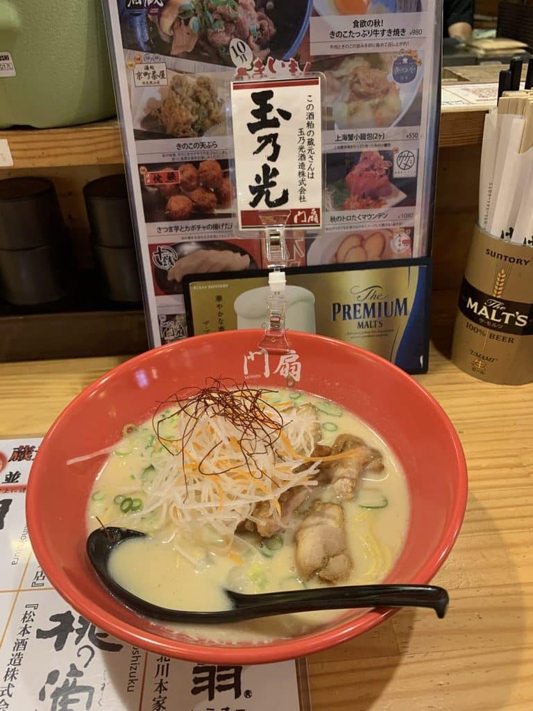 Bowl of creamy ramen with chicken.