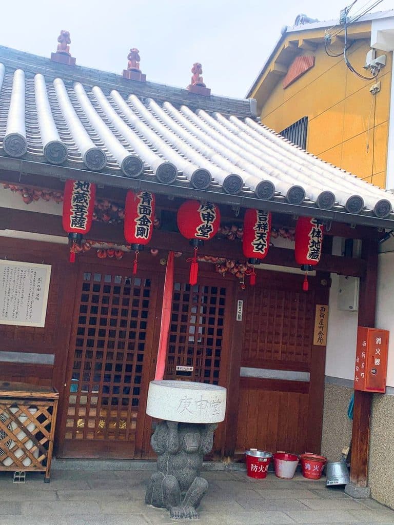 Monkey statue at Koshindo in Nara Machi
