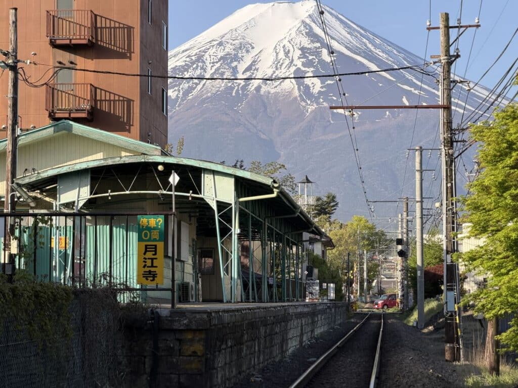 Gekkouji Station with Mount Fuji behind it