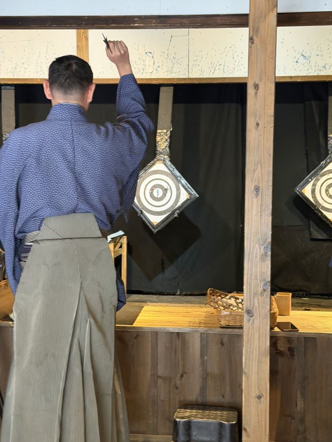 Man throws Ninja Stars at Edo Wonderland