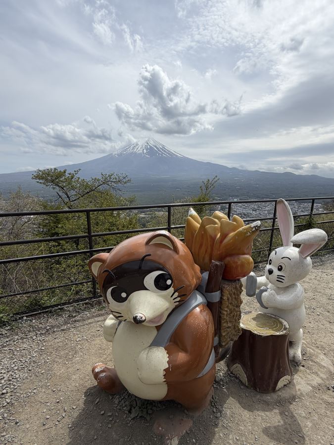 Statue of the tanuki and the rabbit at the top of the Mount Fuji Panoramic Ropeway